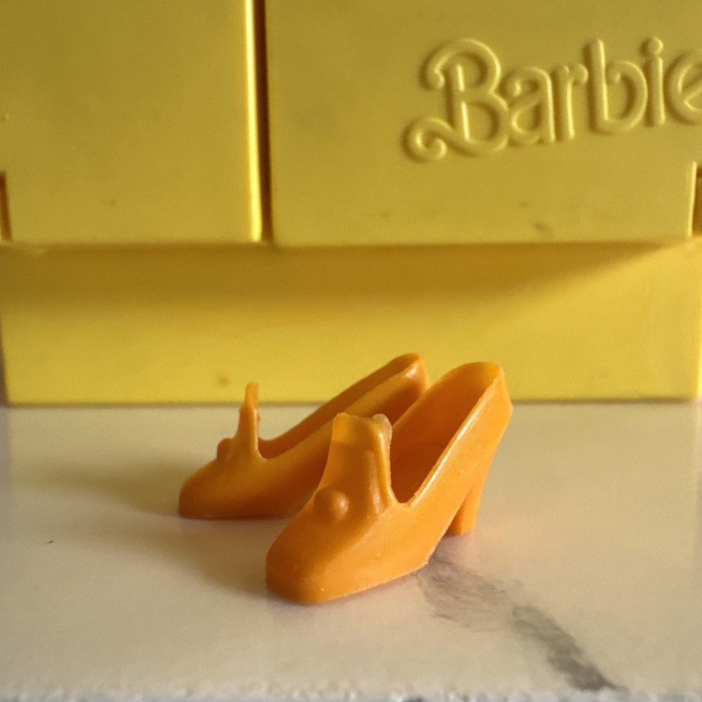 Excellent Vintage Mattel Barbie Orange Walking Jamie Pilgrim Shoes
